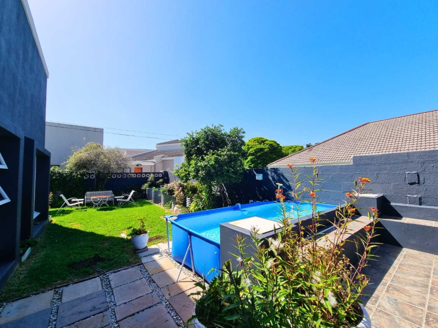 4 Bedroom Property for Sale in Westcliff Western Cape